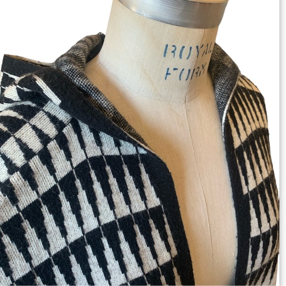 Michael Stars open closure hooded sweater with Boho graphic print. L/XL. - Picture 4 of 5